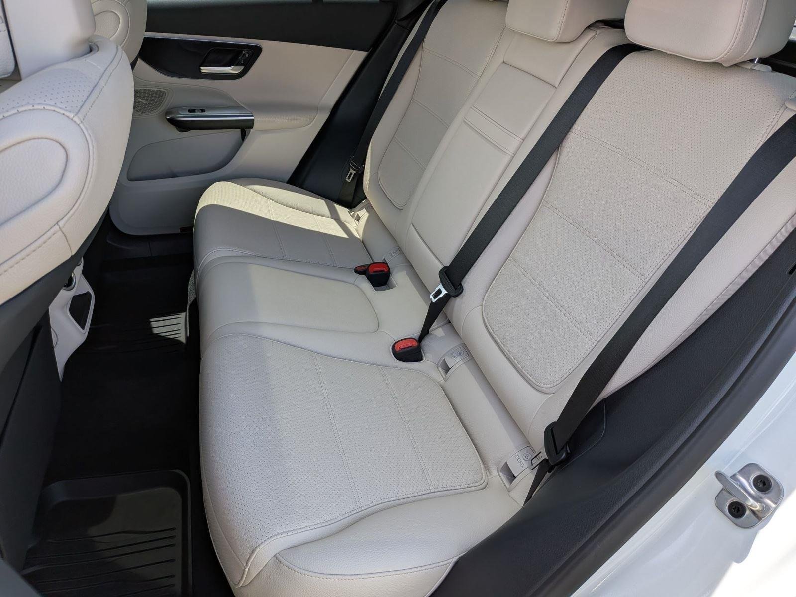 Used 2026 Polar White Mercedes-Benz GLC 300 image 27