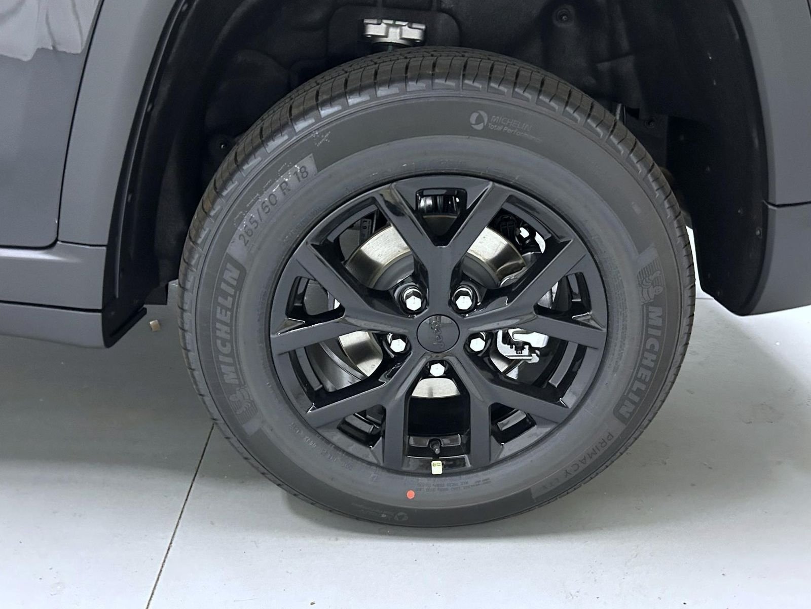 New 2026 Diamond Black Crystal Pearl-Coat Exterior Paint Jeep Altitude image 22