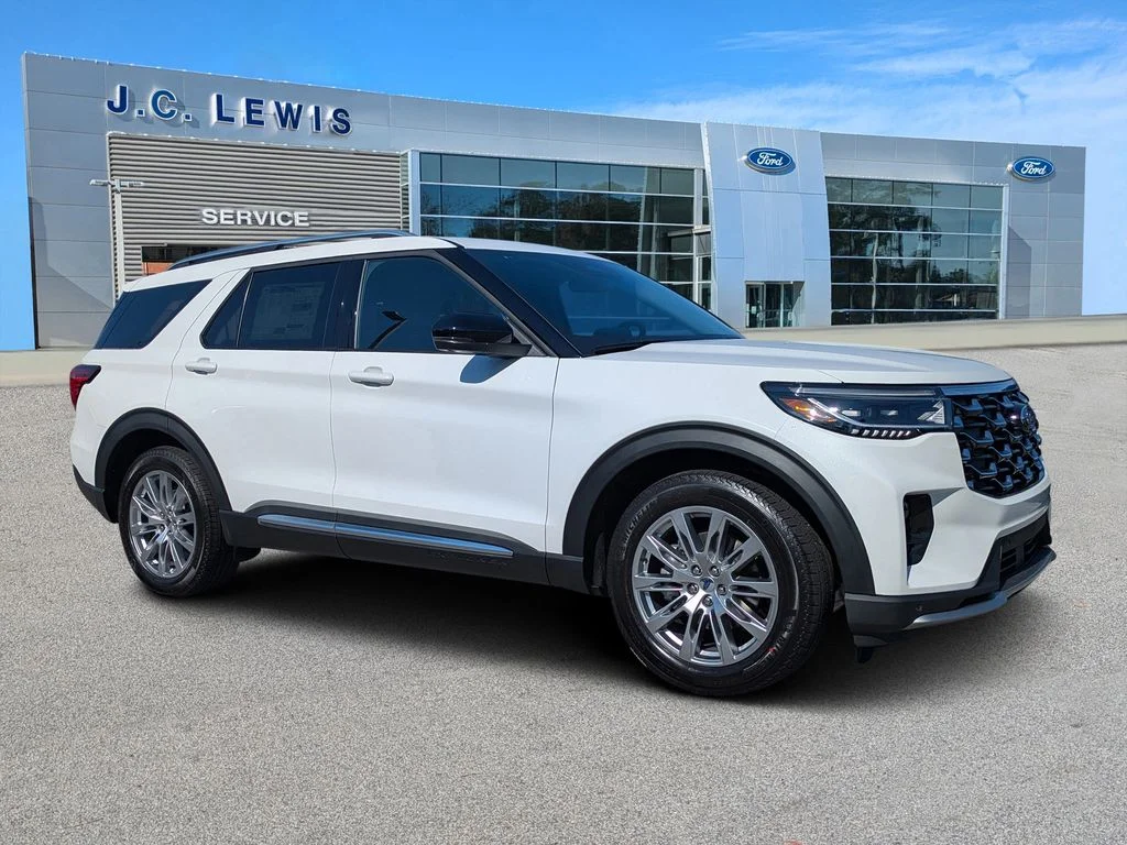 New 2026 Star White Metallic Tri-Coat Ford Platinum image 1