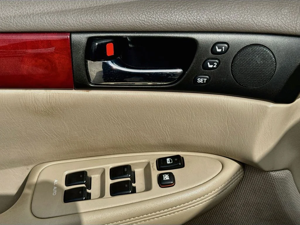 Used 2003 Blue Lexus 300 image 19