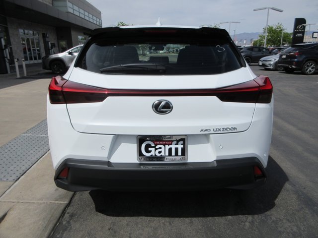 New 2026 Ultra White Lexus 300h Premium image 13