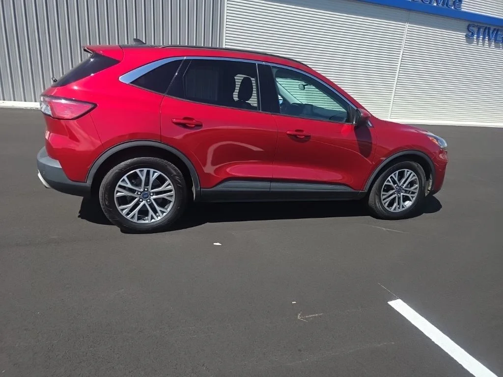 Used 2022 Red Ford SEL image 15