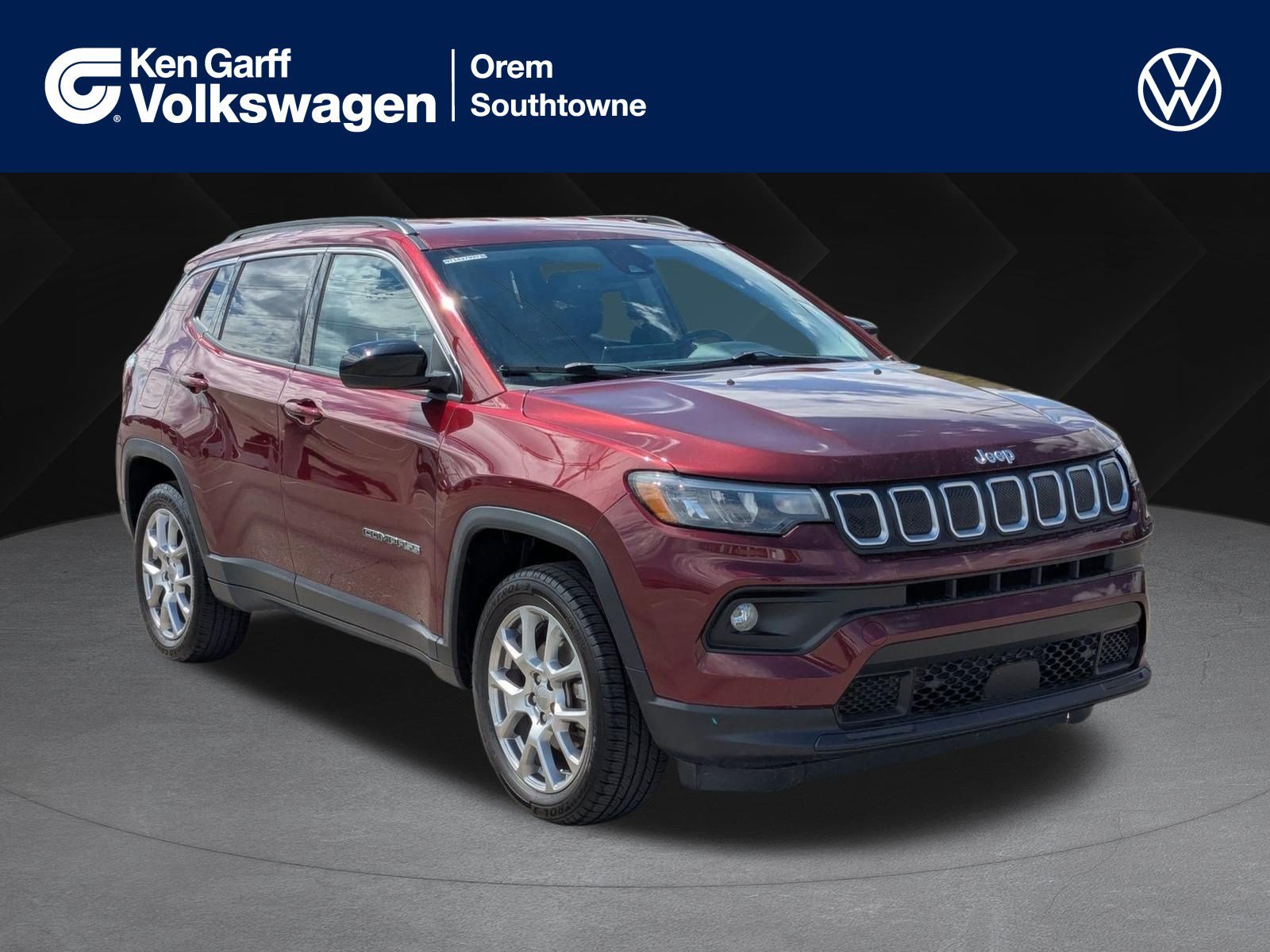 Used 2022 Velvet Red Pearlcoat Jeep Latitude Lux image 1