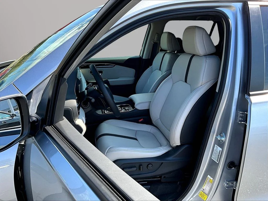 New 2026 Solar Silver Metallic Honda AWD EX-L image 23