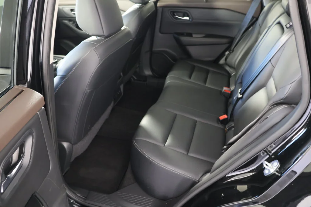 Used 2023 Super Black Nissan SL image 20