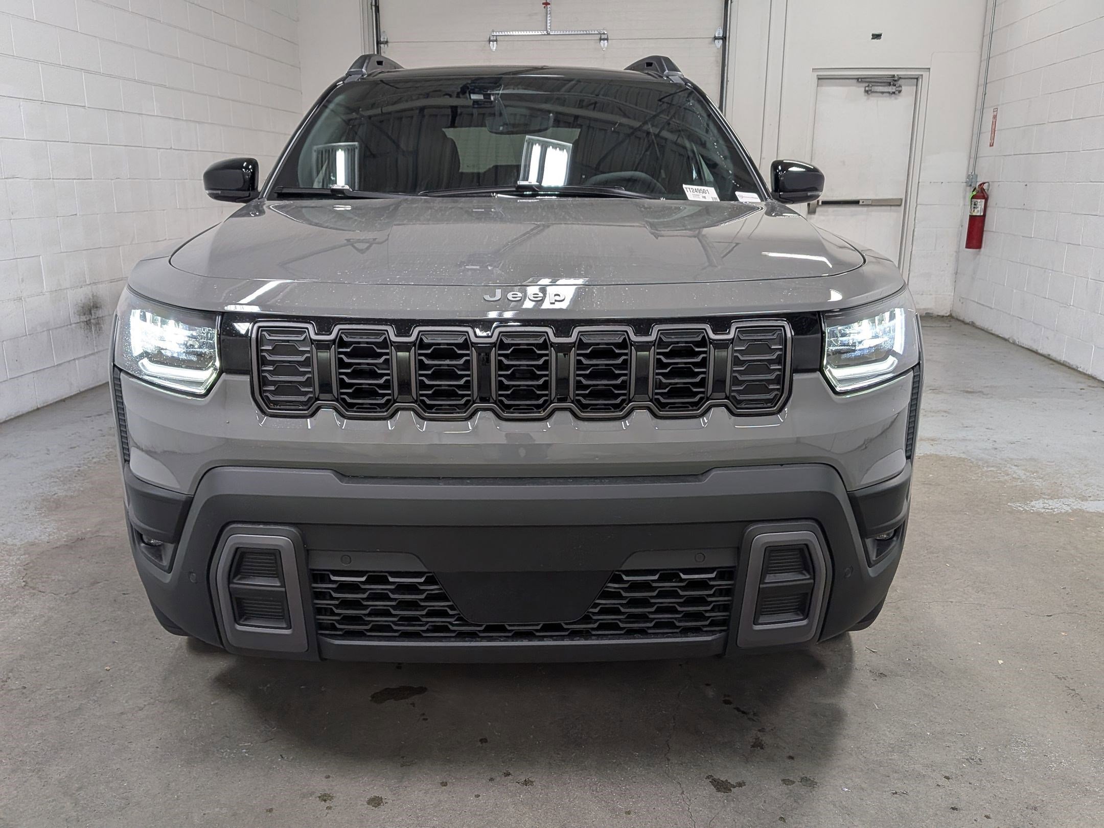 New 2026 Sting-Gray Clear-Coat Exterior Paint Jeep Overland image 10