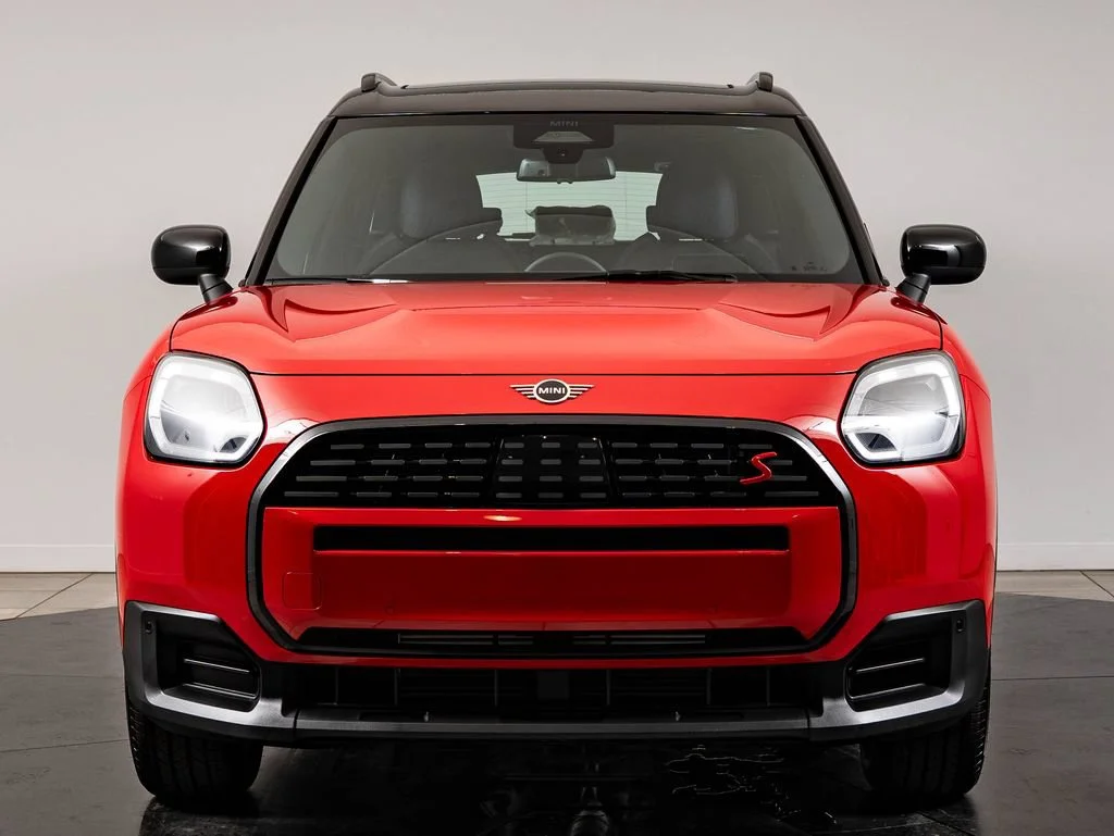 New 2027 Chili Red MINI Signature Plus image 2
