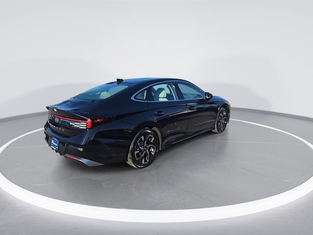 Used 2024 Black Hyundai SEL image 8