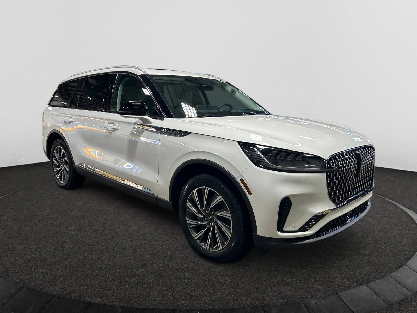 New 2026 Pristine White Metallic Tri-Coat Lincoln Premiere image 7