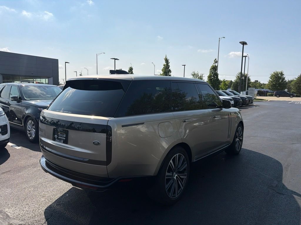 Used 2023 Gold Land Rover SE image 5