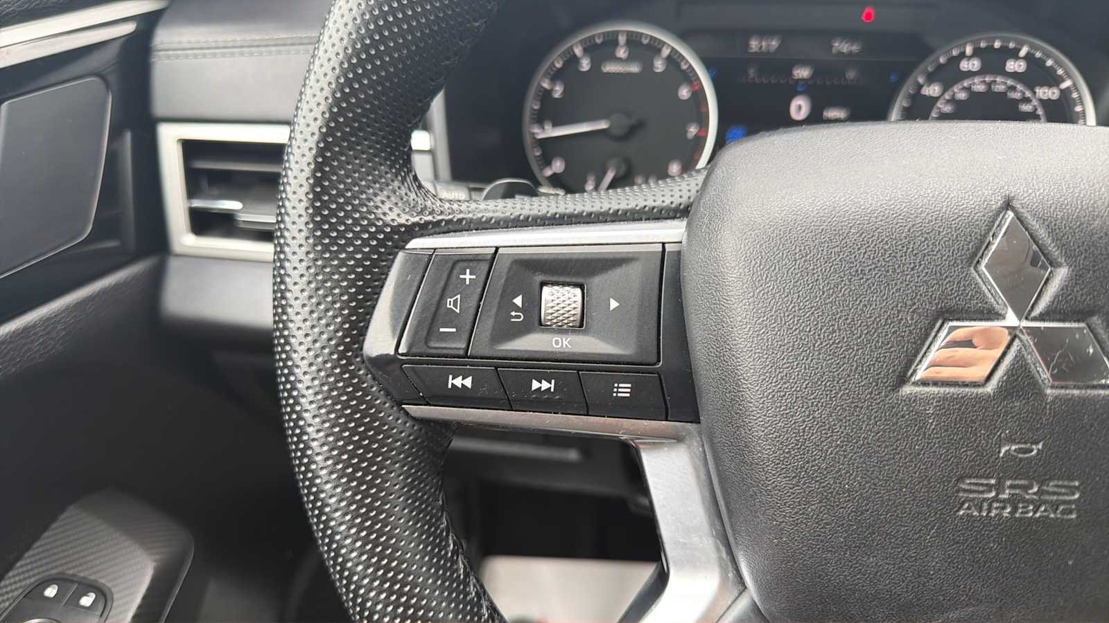 Used 2024 Black Diamond Mitsubishi SE image 21