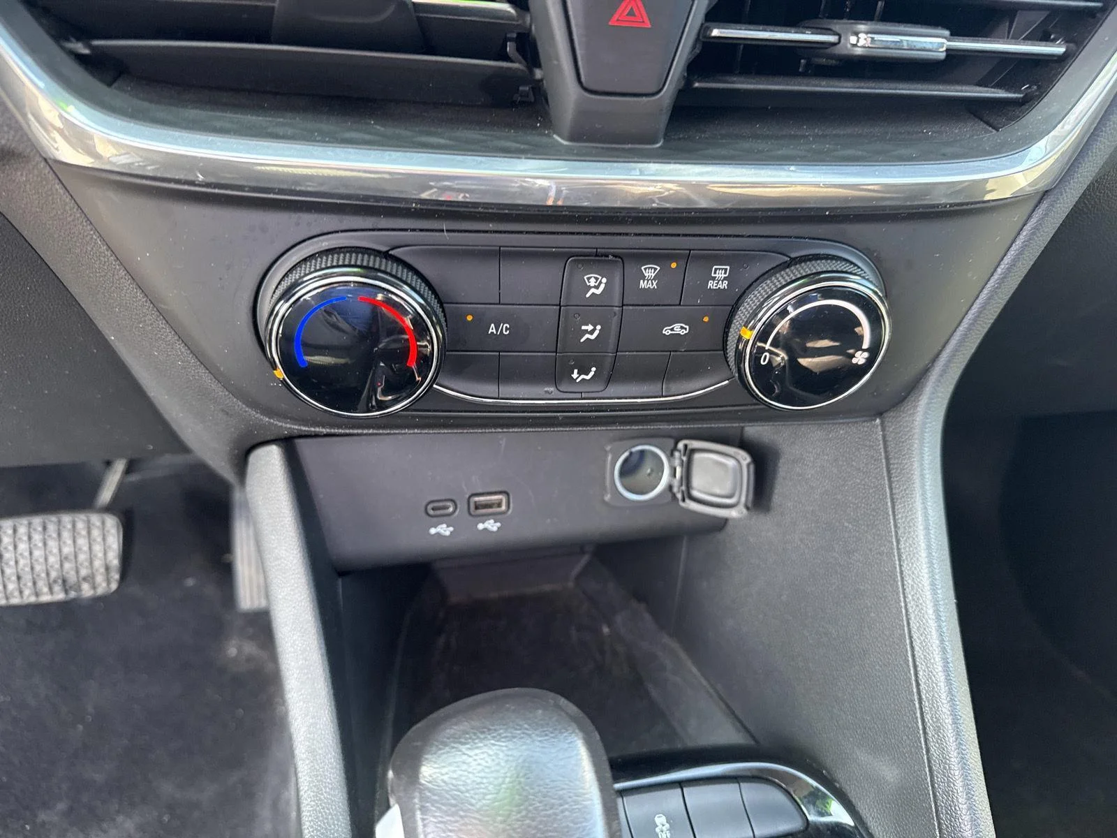 Used 2024 Summit White Buick Preferred image 23