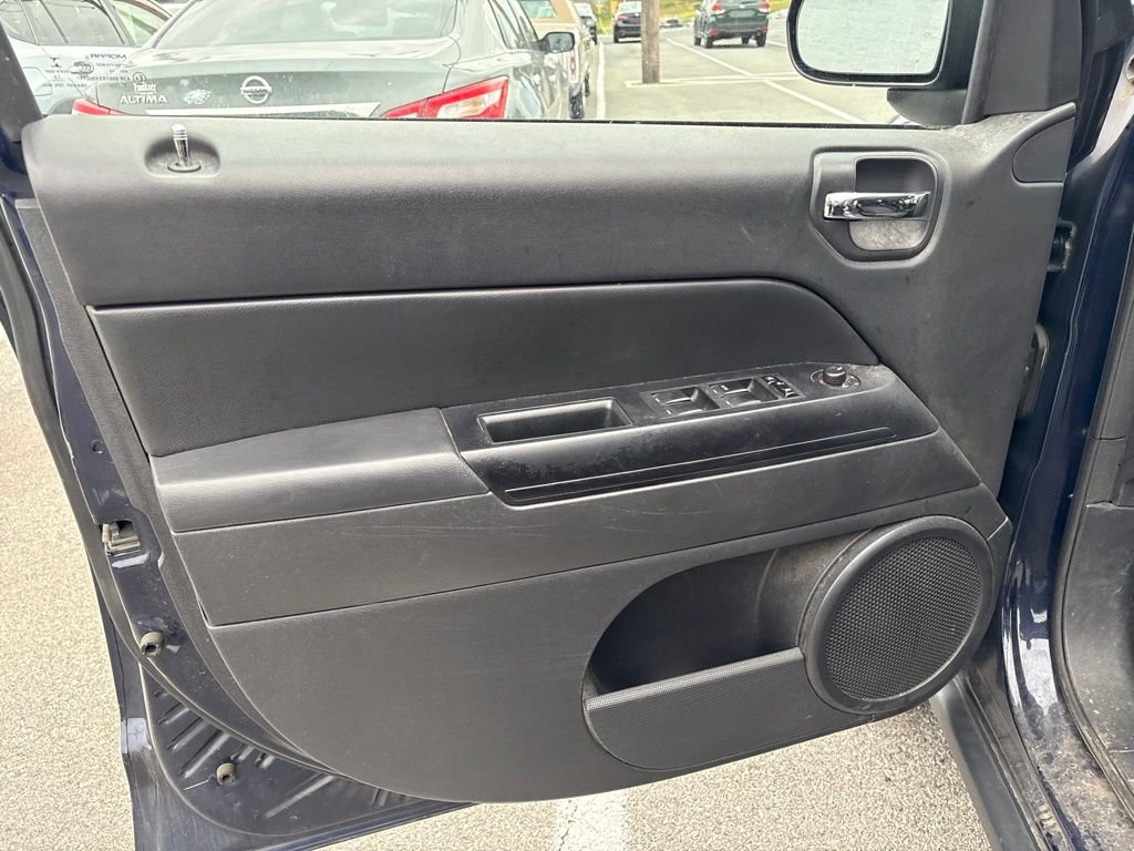 Used 2016 Blue Jeep Sport image 7