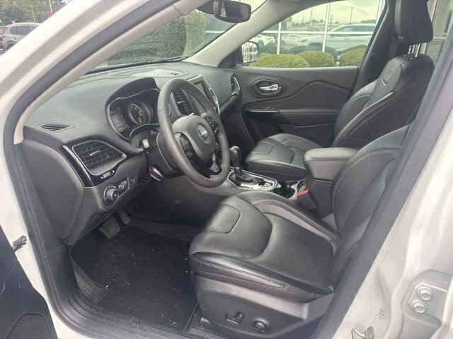 Used 2023 White Jeep Altitude image 13
