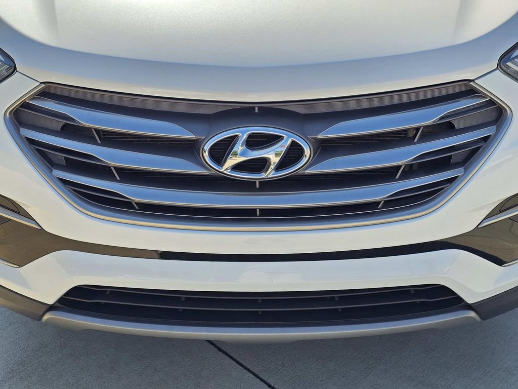 Used 2017 White Hyundai 2.4 Base image 3