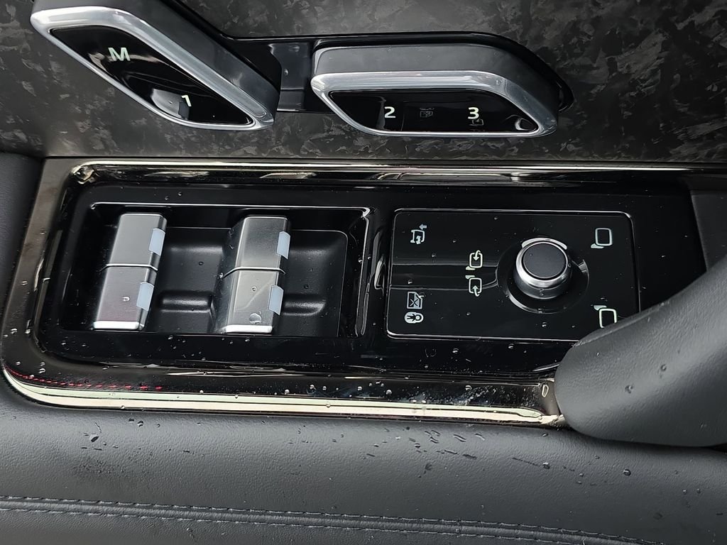 New 2025 Match-to-Sample Black in Satin finish LAND ROVER SV Edition Two image 29