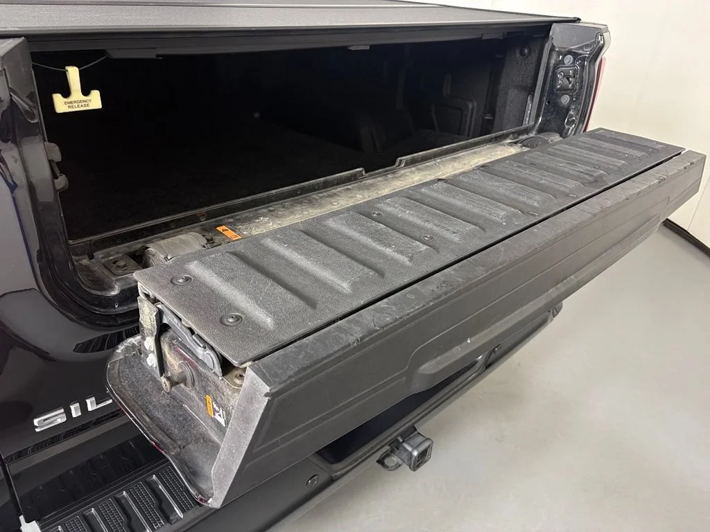 Used 2022 Black Chevrolet ZR2 image 45