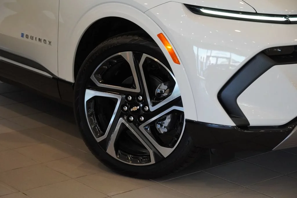New 2026 Summit White Chevrolet LT image 9
