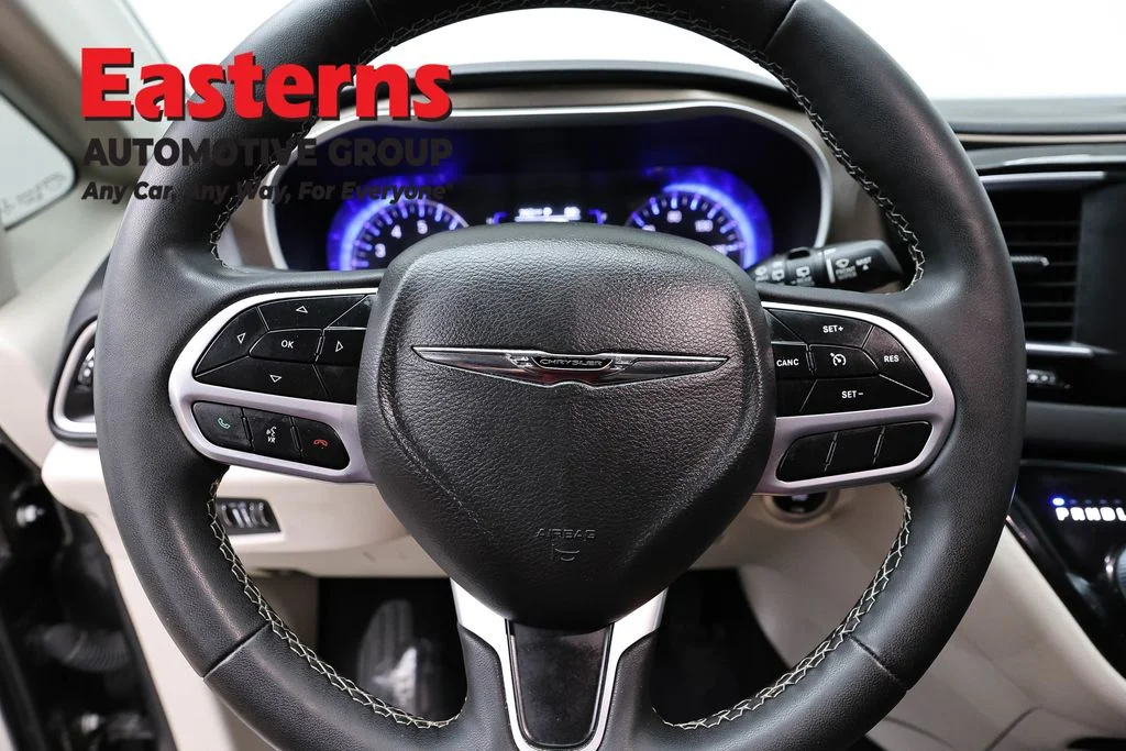Used 2022 Gray Chrysler LX image 10