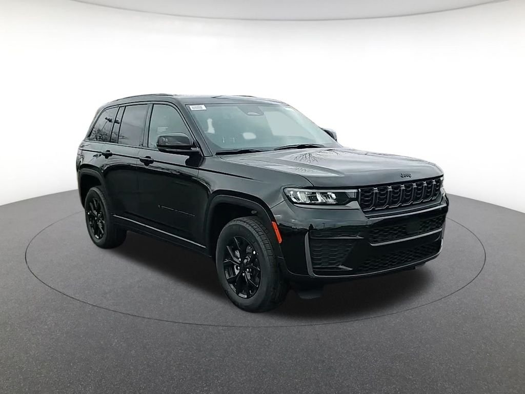 New 2026 Diamond Black Crystal Pearlcoat Jeep Altitude image 3