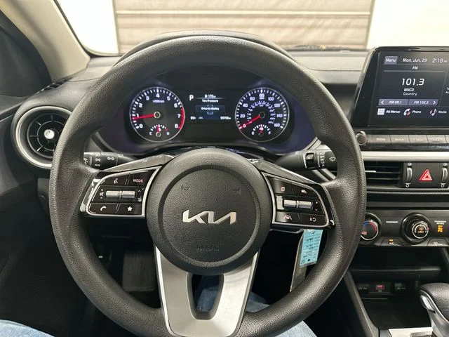 Used 2022 Snow White Pearl Kia LXS image 12