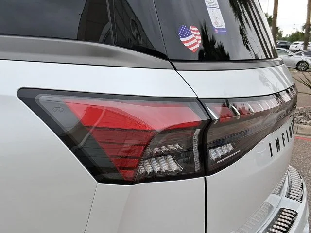 New 2026 2T RADIANT WHIT INFINITI Sport 4WD image 9