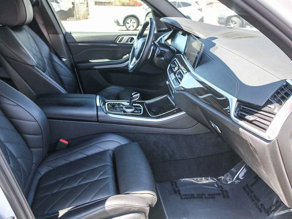 Used 2023 White BMW sDrive40i image 16