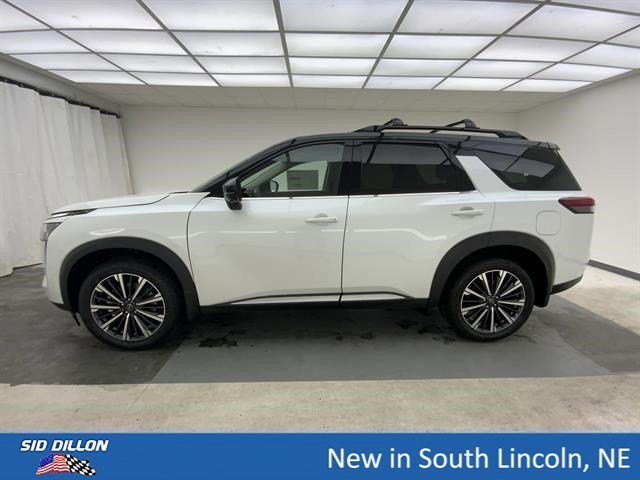 New 2026 Everest White Pearl Tricoat/Super Black Nissan Platinum image 2