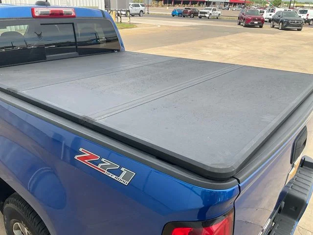 Used 2018 Blue Chevrolet Z71 image 30