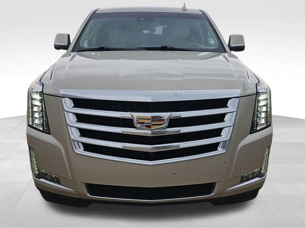 Used 2017 Silver Coast Metallic Cadillac Luxury image 25