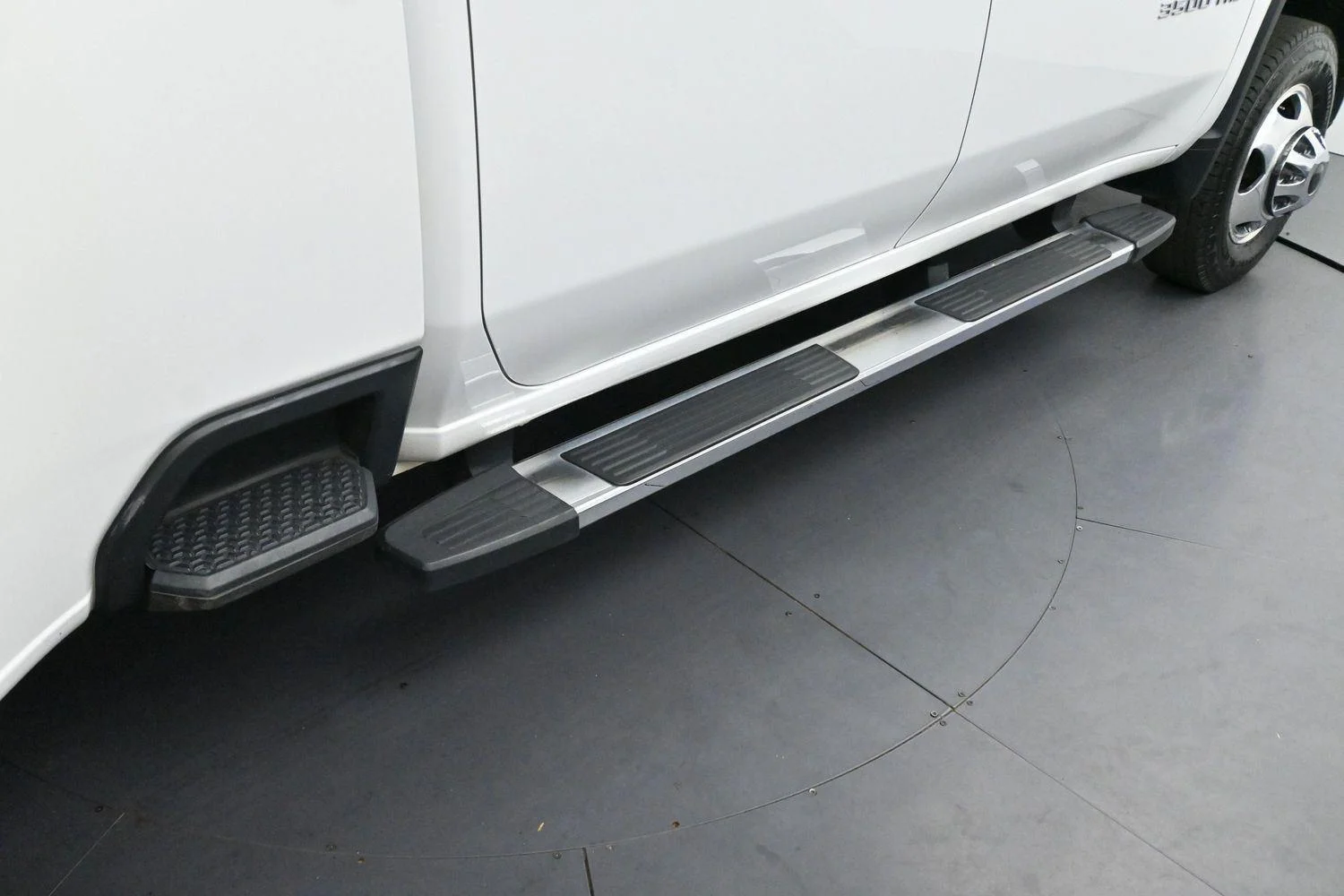 Used 2022 Summit White Chevrolet LTZ image 9