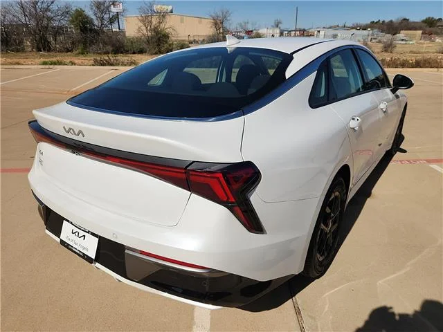 Used 2025 Snow White Pearl KIA LXS Front-Wheel Drive image 3