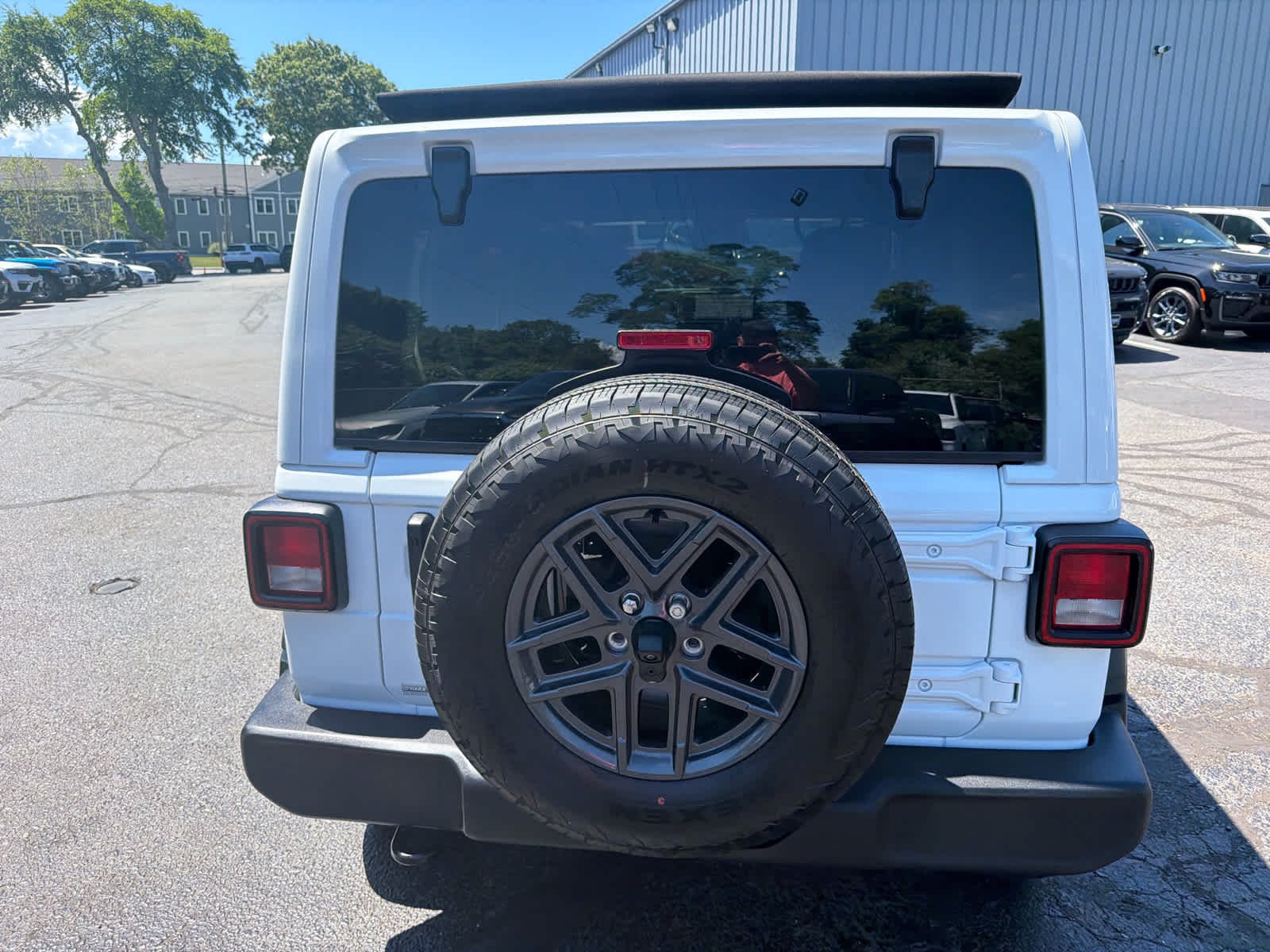 New 2026 Bright White Clear-Coat Exterior Paint Jeep Sport S image 7