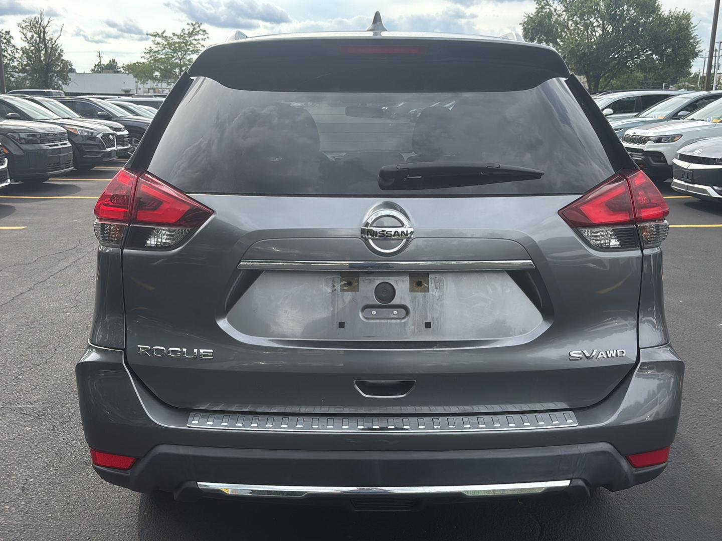 Used 2018 Gun Metallic Nissan SV image 5