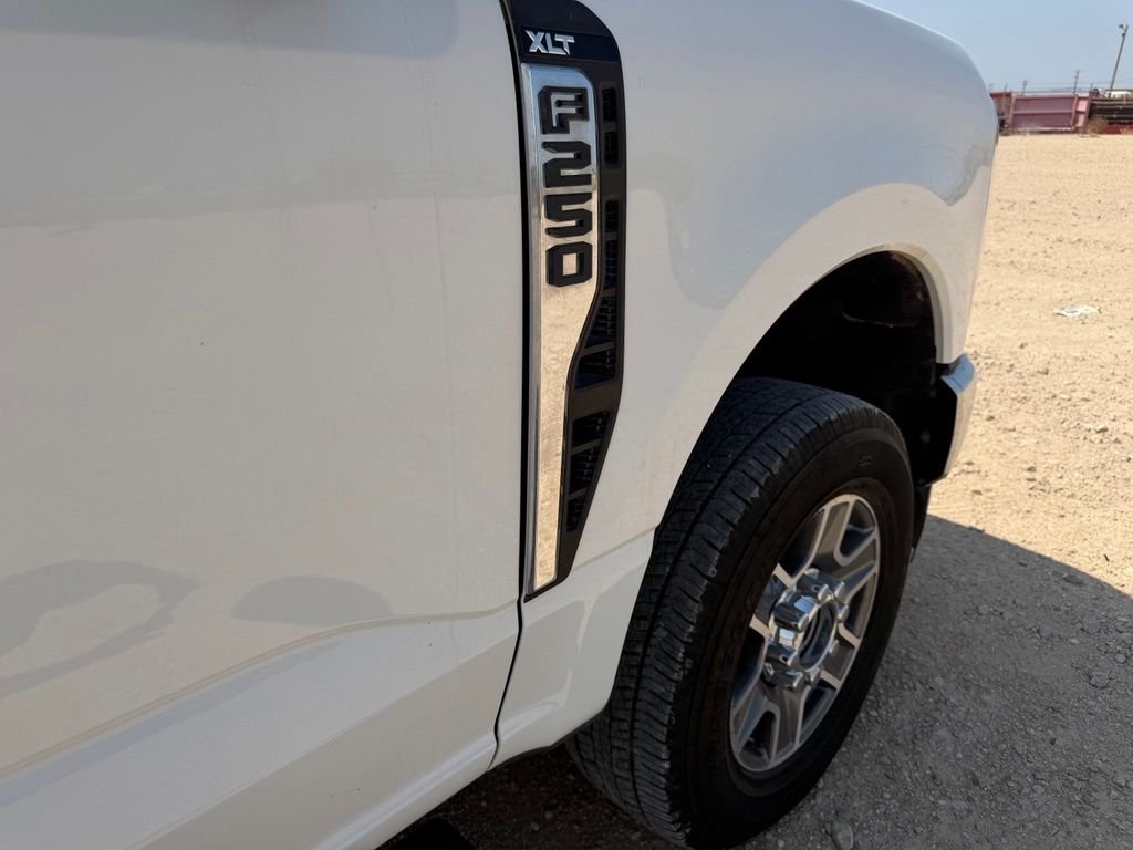 Used 2025 Oxford White Ford XLT image 14