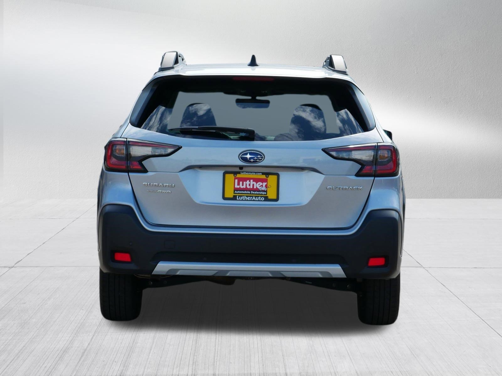 Used 2024 Ice Silver Metallic Subaru Limited image 6