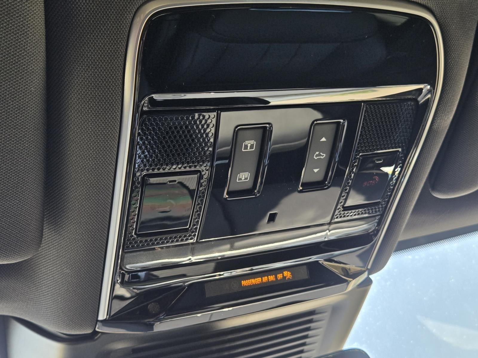 New 2026 Santorini Black Land Rover SE image 32