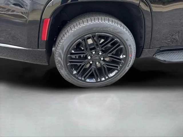 New 2025 Diamond Black Crystal Pearl-Coat Exterior Paint Jeep Series II image 25