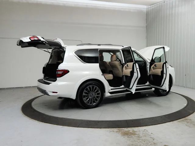 Used 2024 White Nissan Platinum image 16