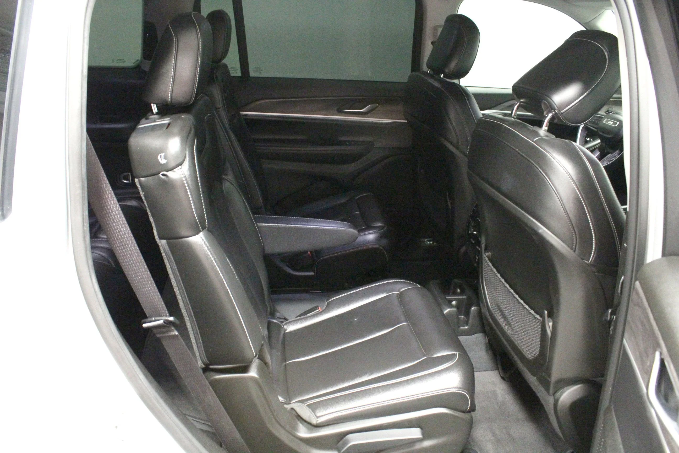 Used 2023 Silver Zynith Jeep Limited image 17