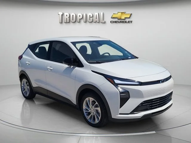 New 2027 Summit White Chevrolet LT image 4