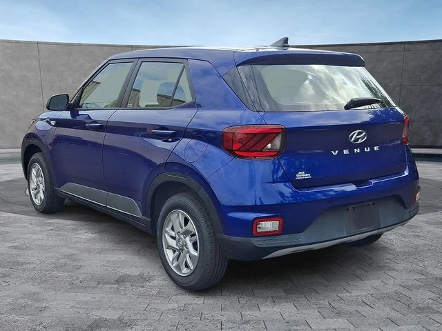 Used 2022 Blue Hyundai SE image 7