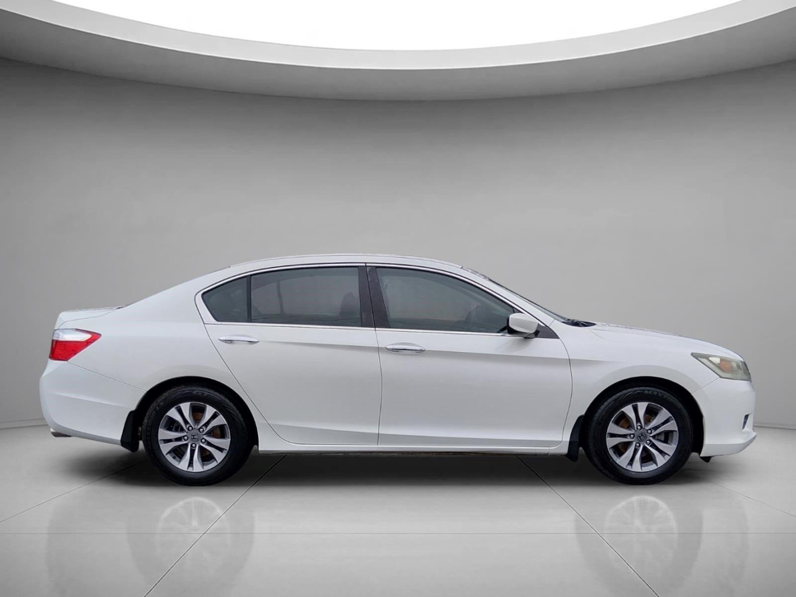 Used 2015  Honda LX image 6