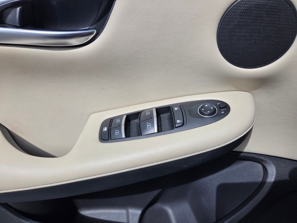 Used 2020 Blue INFINITI LUXE image 22