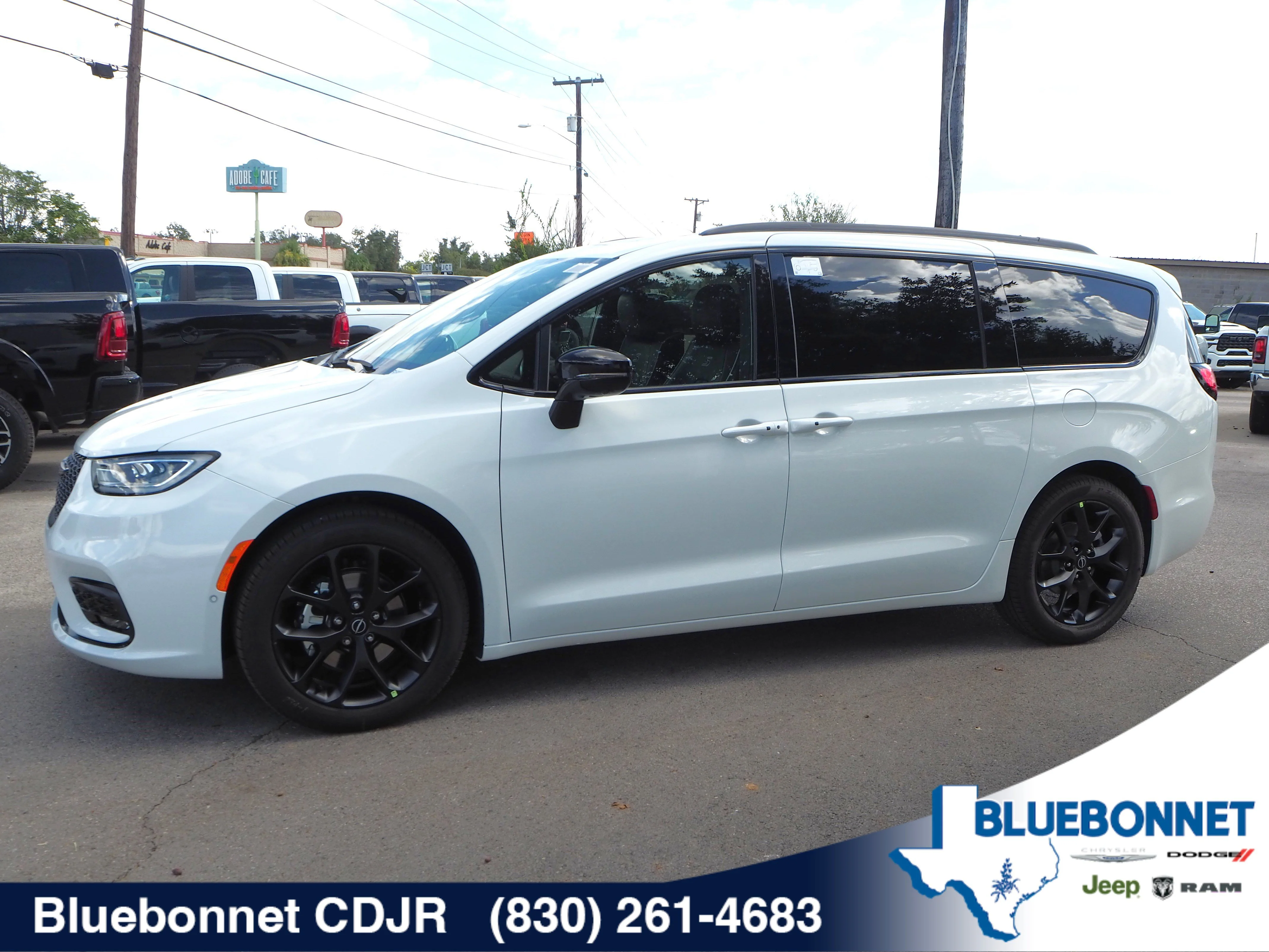 2026 Chrysler Pacifica Limited's photo