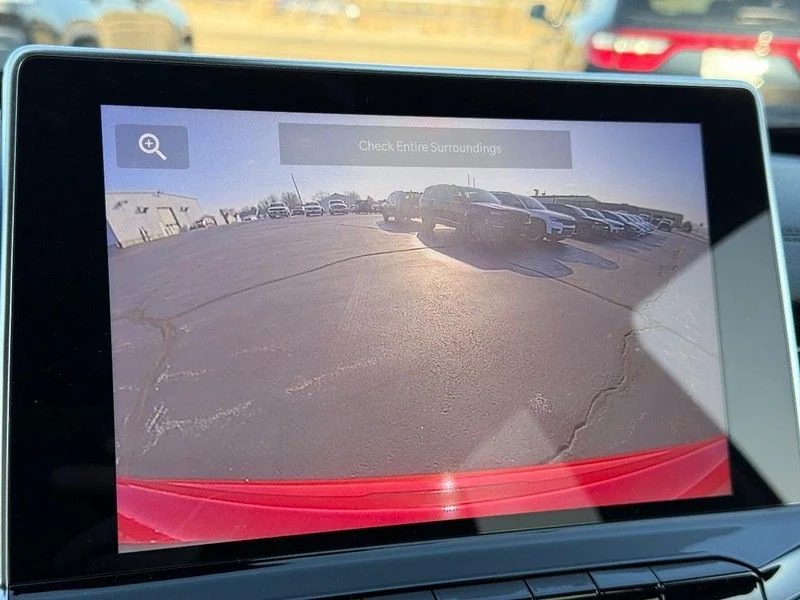 New 2026 Red Hot Pearl-Coat Exterior Paint Jeep Latitude image 15