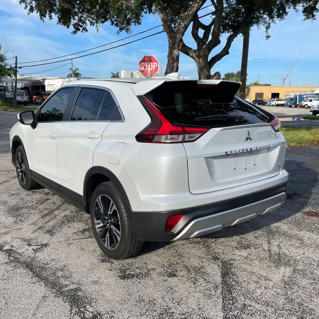 Used 2023  Mitsubishi SE image 3