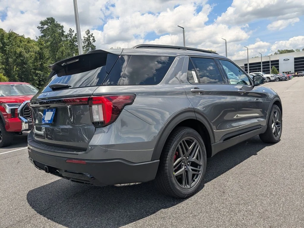 New 2026 Carbonized Gray Metallic Ford ST-Line image 4
