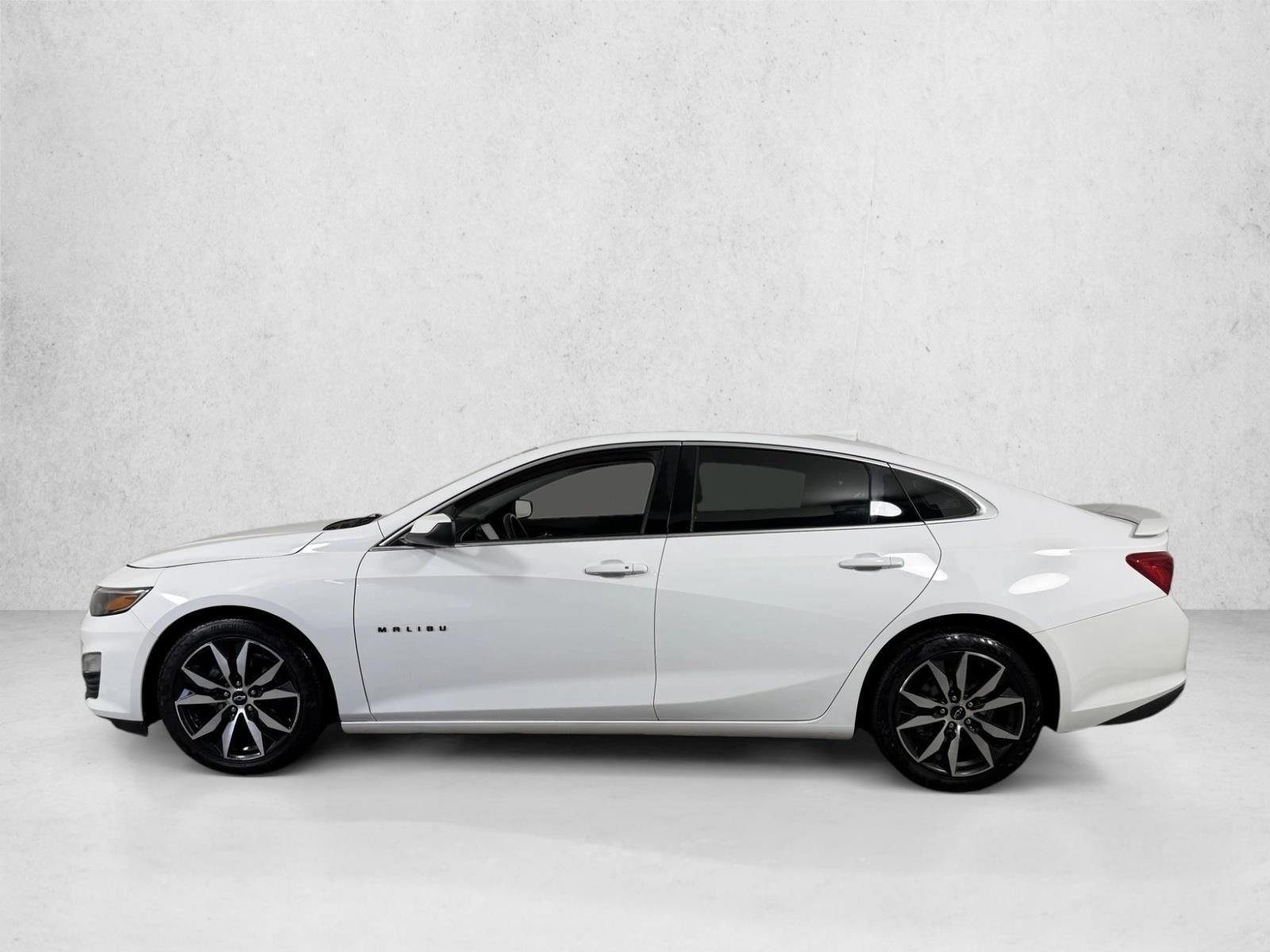 Used 2021 Summit White Chevrolet RS image 2