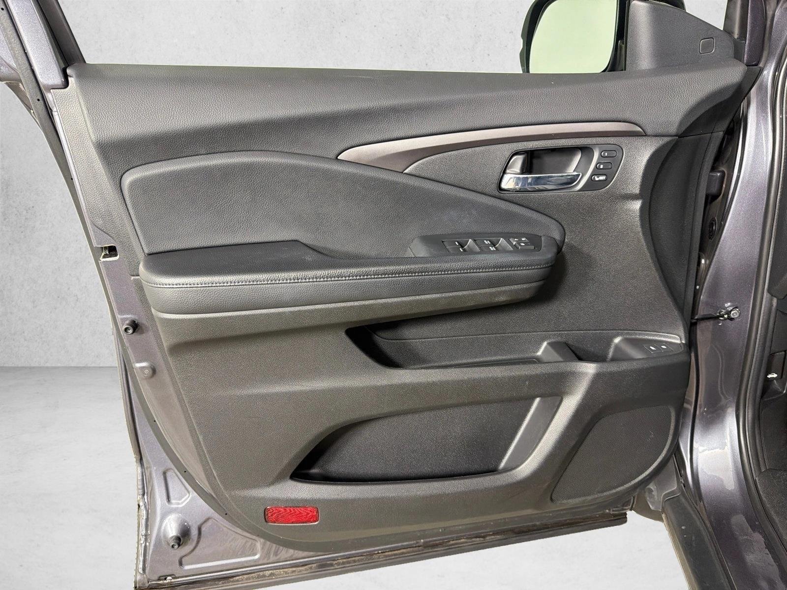 Used 2021  Honda EX-L image 11